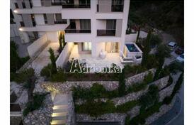 Эксклюзивная двухкомнатная квартира с большой террасой, Рафаиловичи, Будва