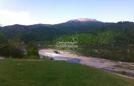 Урбанизированный участок в Колашине идеально подходит для строительства коттеджа в прекрасном месте.