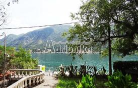 Дом на первой линии в Доброте