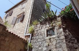 Каменный дом в самом сердце Пераста, в 25м от берега с прекрасным видом на море!