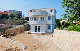 Уютный трёхэтажный дом площадью 194м2 в Добре Воде