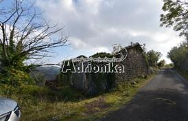 Участок с шестью руинами на продажу, Главати