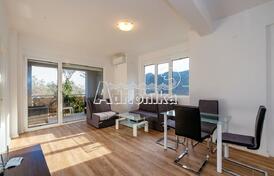 Квартира с видом на море в доме с лифтом в Рафаиловичах