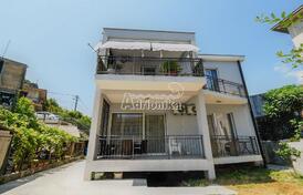 Просторный дом с отличным потенциалом для сдачи в аренду в Зеленике, Херцег-Нови