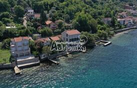 Дом под ремонт на воде, Столив, Котор