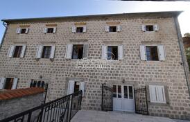 Просторная каменная вилла на второй линии моря, Столив