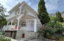 Дом в Сутоморе с видом на море и горы