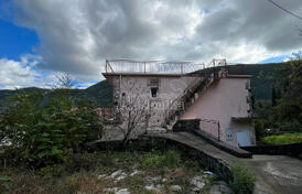 Дом в тихом месте с прекрасным видом на горы