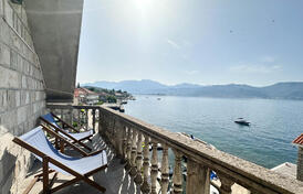 Дом на первой линии моря, Крашичи