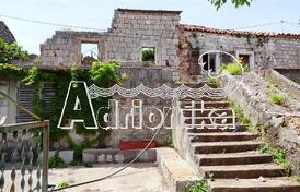 2 руины каменных домов с фантастическим видом на море, Кримовицы