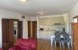 Квартира с двумя спальными комнатами в комплексе с бассейном