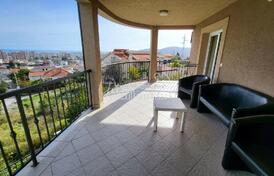 Двухэтажный дом с большим двором, недалеко от центра Бара