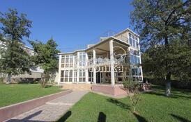 Вилла с бассейном в Сутоморе