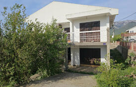 Дом с гаражом и участком, Шушань