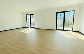 Очаровательная трёхкомнатная квартира с садом, Херцег Нови