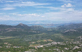 Большой участок земли с видом на озеро, Глухи До