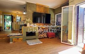 Продаётся уютный 2-этажный дом (таунхаус) в Петроваце, идеально подходящий для жизни круглый год