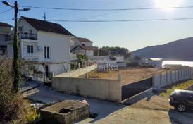 Участок в Кумборе с видом на море