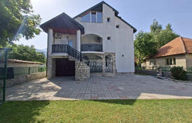 Дом с 5 апартаментами в привлекательном районе Колашина