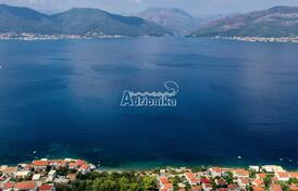 Большой, урбанизированный участок на берегу моря, Крашичи