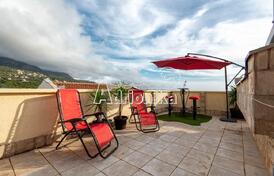 Большой дом с 6 отдельными квартирами и рестораном в Добра Вода!