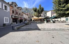 Ресторан в Рисне на исключительно привлекательной локации - главной городской площади