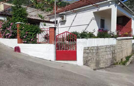 Два дома на участке, Зальево