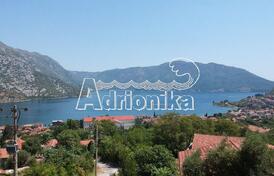 Участок с панорамным видом на море в Рисане, Черногория &mdash; 910 м?