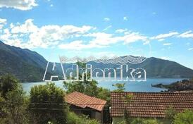 Урбанизированный участок с видом на море, Рисан