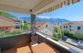 Трехкомнатная квартира с видом на море в Тивате