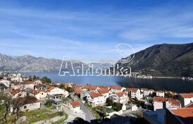 Просторный урбанизированный участок в самом центре Доброты с видом на море