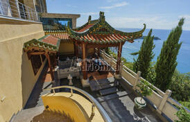 Комплекс из двух вилл с потрясающим видом на море надалеко от Будвы