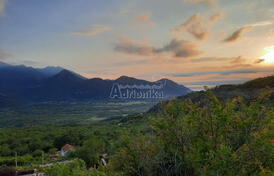 Большой участок с видом на Скадарское озеро, Бар