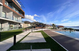 Квартира с просторным садом, расположенная в комплексе с бассейном, Кавач