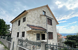 Просторный и комфортабельный семейный дом в красивом городе Тиват