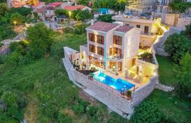 Прекрасная вилла с панорамным видом на море.