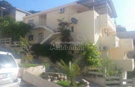 Большой дом с апартаментами и панорамным видом на море