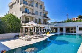 Фантастический отель с высоким рейтингом в Будве, в нескольких минутах от пляжа Яз.