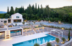 Исключительная вилла с видом на море на полуострове Луштица