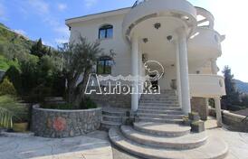 Светлая вилла с бассейном в Петроваце