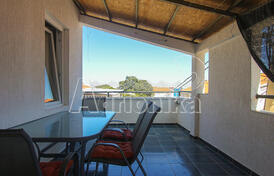 Просторный дом с видом на море в Утехе