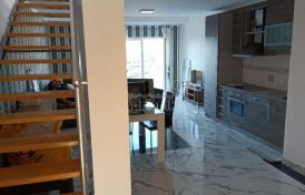 Студии и квартиры с двумя спальными комнатами в Марковичи с видом на море