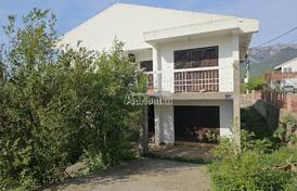 Дом с гаражом и участком, Шушань