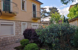 Дом в Которе на продажу недалеко от набережной и побережья