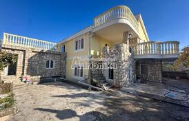 Семейный дом с двумя апартаментами, в хорошем районе города, Бар