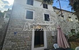 Каменный дом в Лепетани, во втором ряду от моря