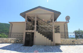 Вилла в Будве, Маини