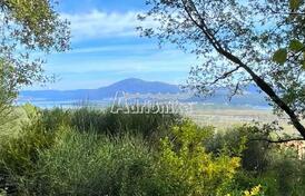 Просторный участок с разрешением на строительство расположен в красивом зеленом районе, Кавач