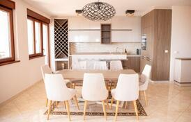 Потрясающая меблированная квартира с 3 спальнями и видом на море в Бечичи