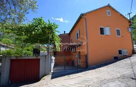 Дом в Которе, район Школяри, 1,5 км от моря и центра